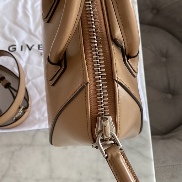 Mini Givenchy Antigona - Picture 9 of 17